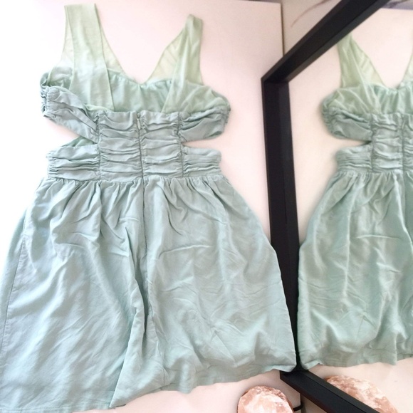 5/$25 Ruched Top Party Dress with side cutouts sz L New - Picture 5 of 5